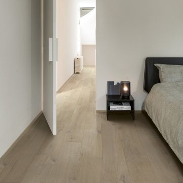 Panele podłogowe Quick Step Dąb spokojny IM1856 8 mm V-fuga